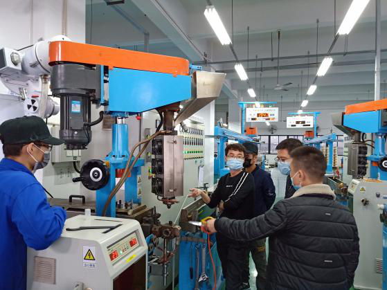 廣州電纜跨界趕制口罩鼻梁條兩周實現(xiàn)0至日產千萬根 廣州電纜跨界趕制口罩鼻梁條兩周實現(xiàn)0至日產千萬根