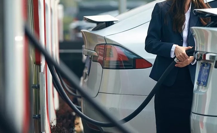 廣州電纜聚焦新基建，造充電樁大動脈，助新能源汽車能量滿格！